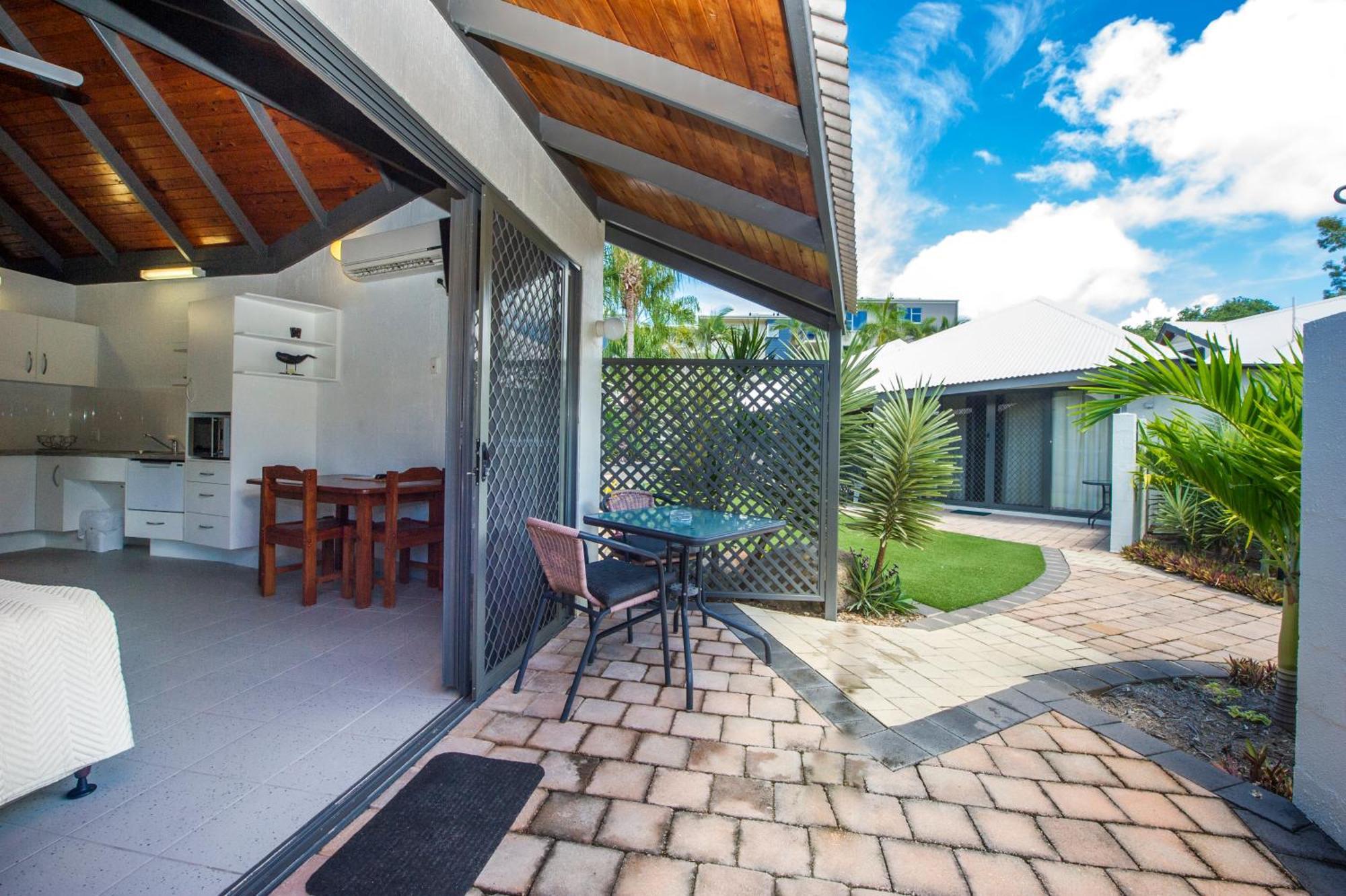 Island Leisure Resort Nelly Bay Room photo